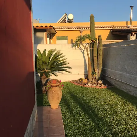 Red House Near The Sandy Beach, Parking & Wi-fi * Avola
