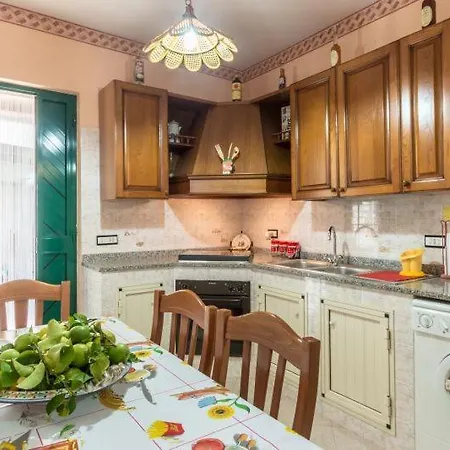 Red House Near The Sandy Beach, Parking & Wi-fi *