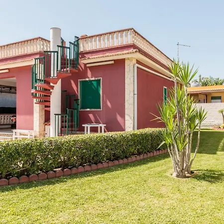Feriehus Red House Near The Sandy Beach, Parking & Wi-fi Avola