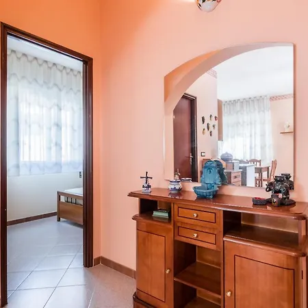 Hébergement de vacances Red House Near The Sandy Beach, Parking & Wi-fi *