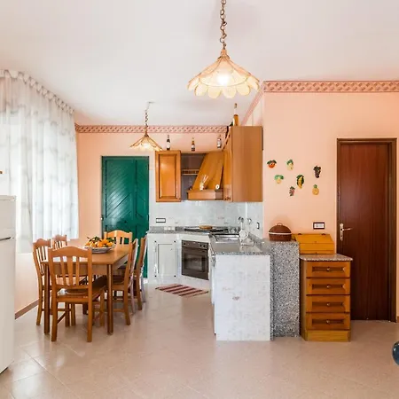Red House Near The Sandy Beach, Parking & Wi-fi Feriehus Avola