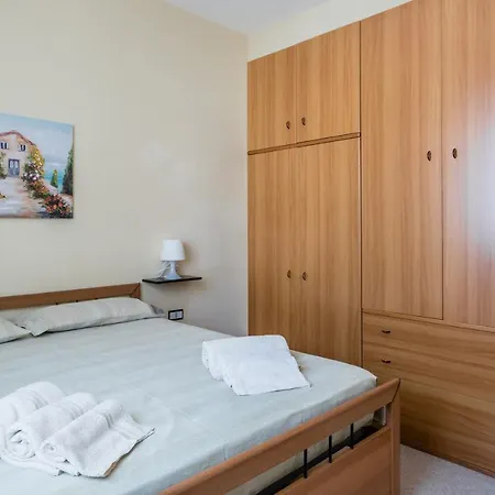 Red House Near The Sandy Beach, Parking & Wi-fi Hébergement de vacances *