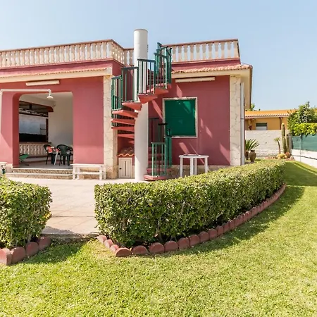Red House Near The Sandy Beach, Parking & Wi-fi *