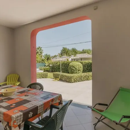 Hébergement de vacances Red House Near The Sandy Beach, Parking & Wi-fi Avola